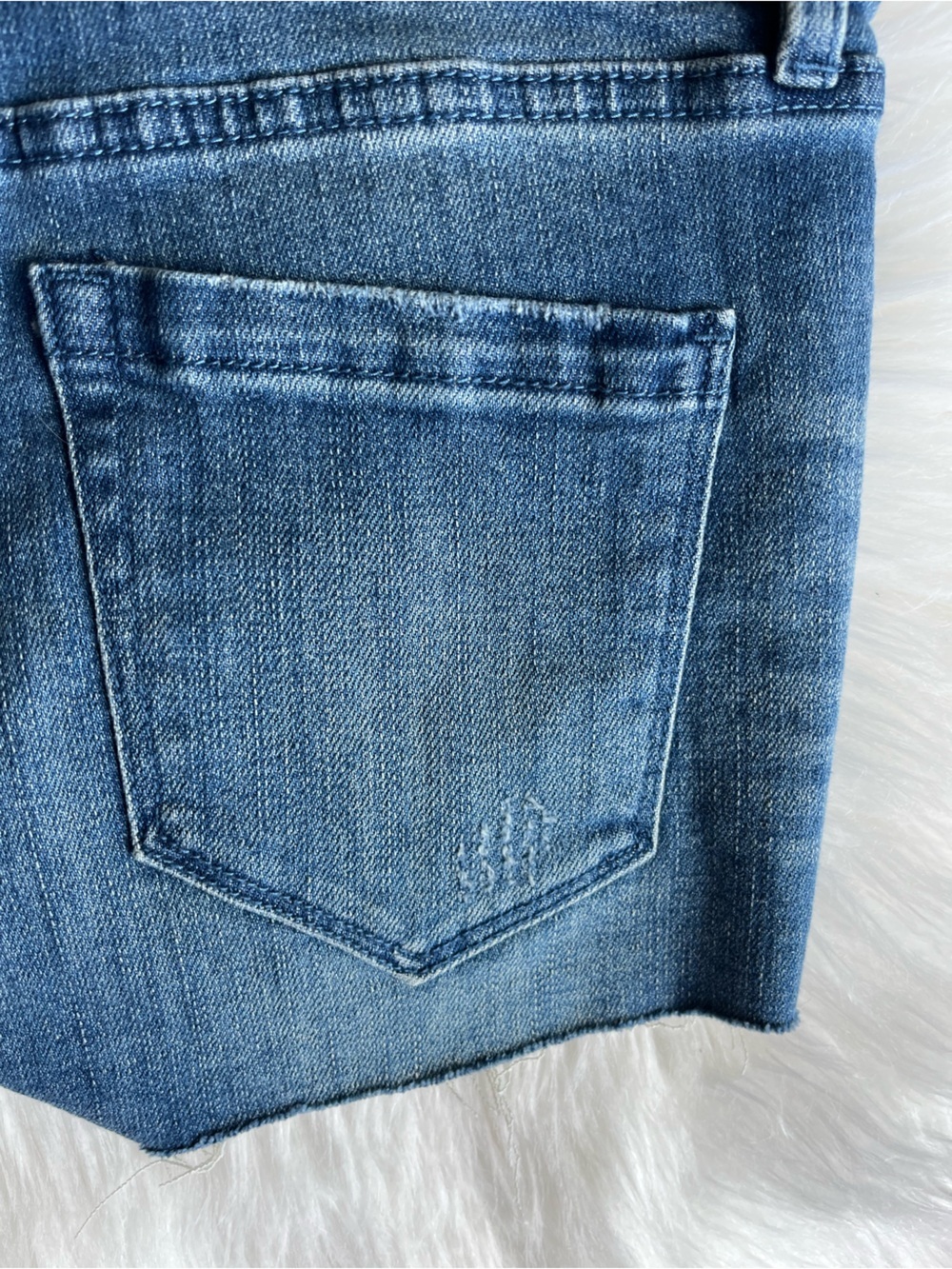 🆕 BlankNYC The Astor Cut Off Shorts Distressed Denim Blue jeans Size 25 - Picture 7 of 14